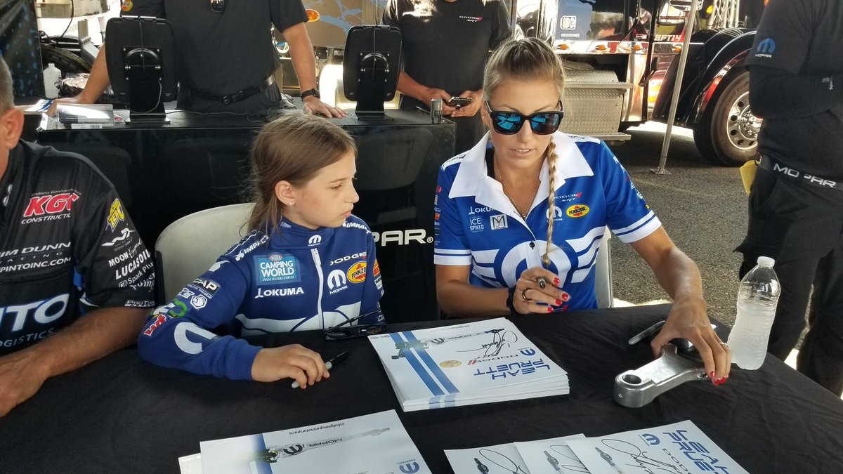 shoeracing's tweet photo. Future Top Fuel driver in the making! #Twinning 

@LeahPruett_TF // @OfficialMOPAR https://t.co/Zv1b10NXQ2