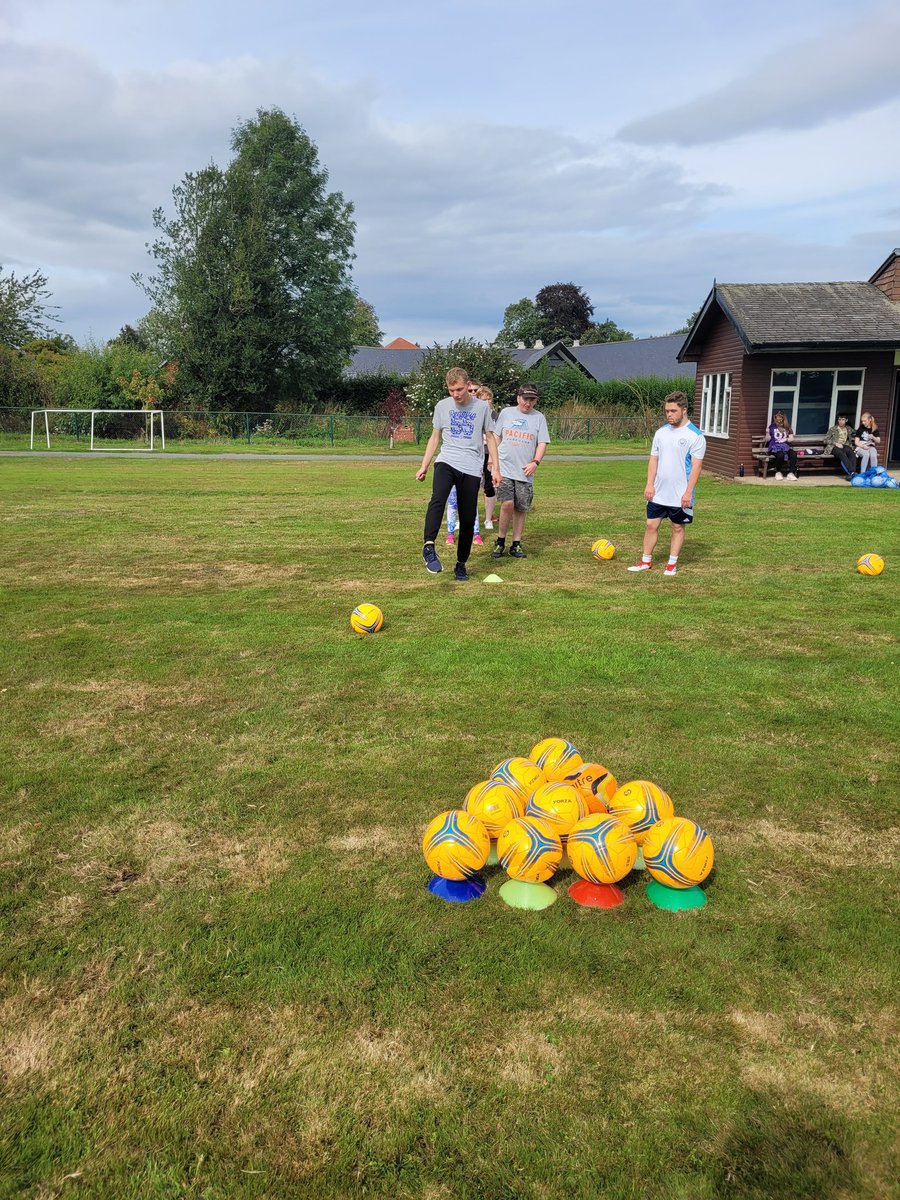 DerwenBen's tweet photo. Freshers weekend football! Great to see new some new faces! Welcome! @DerwenCollege @SteveE_Derwen https://t.co/6PMQAgx52Z