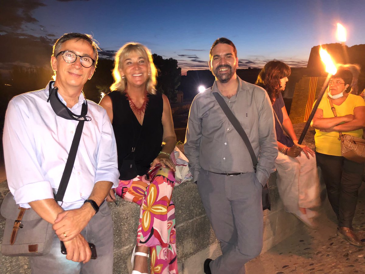 PDECATSegria's tweet photo. El @PDECATSegria @PD_TerresLleida @Pdemocratacat @PD_Lleida participa en la #Diada2021 perquè creu i treballa, ara més que mai, per aconseguir la sobirania plena del nostre país. Participem #marxadetorxes ofrena al Roser https://t.co/884unNyrAe