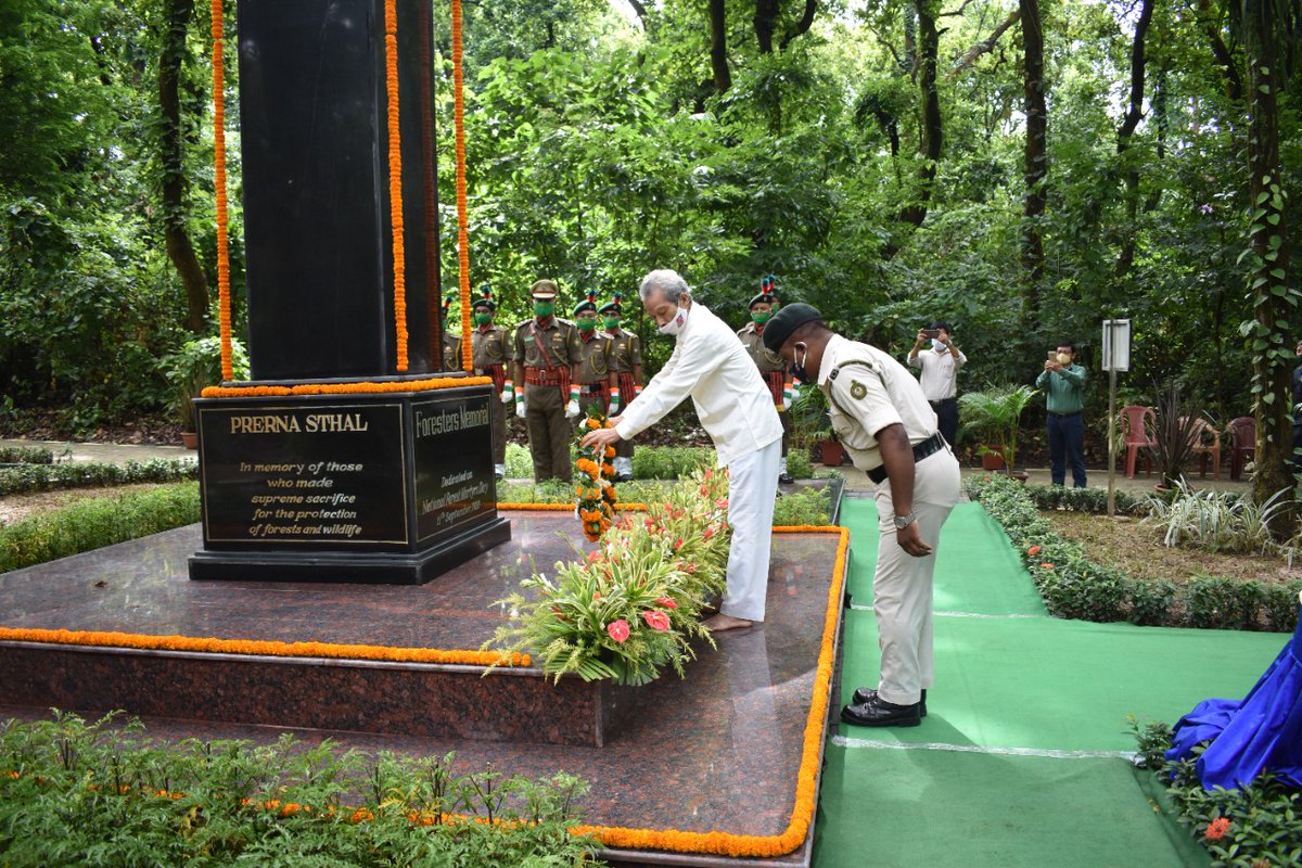 ForestTripura's tweet photo. Hon'ble Forest Minister Shri N C Debbarma pays homage to foresters who laid their life in protecting forests at Forester's Memorial, Salbagan Agartala today. He was joined by Chief Secretary, DGP, PCCF &amp; HoFF. @ica_tripura @tripura_cmo @moefcc  @cstripura https://t.co/hDOj5XwZXL