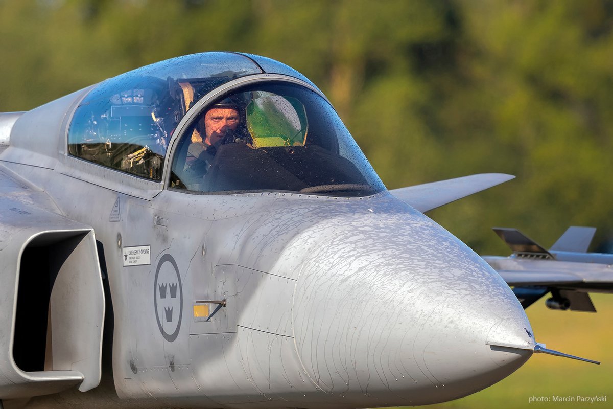 Maj Peter Fällén <a href="/gripendisplay/">Gripen Solo Display</a> of the Swedish Air Force 🇸🇪 just after completing his stunning display at <a href="/gdyniaerobaltic/">Gdynia Aerobaltic</a> 🇵🇱 22 Aug. 2021. 
Nose of his JAS 39 is still wet - he's been just given water salute since it was his last display as Gripen Solo Display Pilot.
(pic by me)