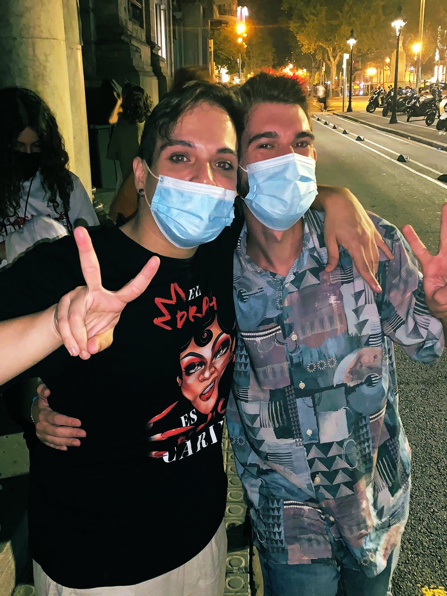joel_ayro_07's tweet photo. Además tuve la suerte de poder hablar un ratito con @iamthekillerq. Y si ya me encantaba, ahora la adoro. Qué suerte que haya personas que aporten tanto amor al mundo. En el drag y fuera de él.  😘 https://t.co/qc5WkaKZw0