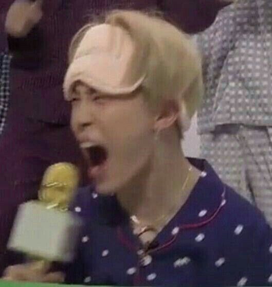 Biraz sohbet edelim. Sizi fandomunuza dahil eden ilk şarkı neydi ?🙆🏼