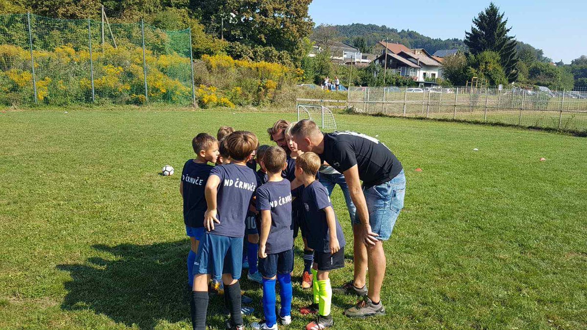 nd_crnuce's tweet photo. Športni dan v Črnučah! Turnir U8, kjer so poleg naših fantov sodelovali še @nkolimpija, @nkdomzale in @znkradomlje. 

Saj ne, da je rezultat v prvem planu, a igralci Črnuč so klonili le proti zeleno-belim… https://t.co/nyTgrV965v
