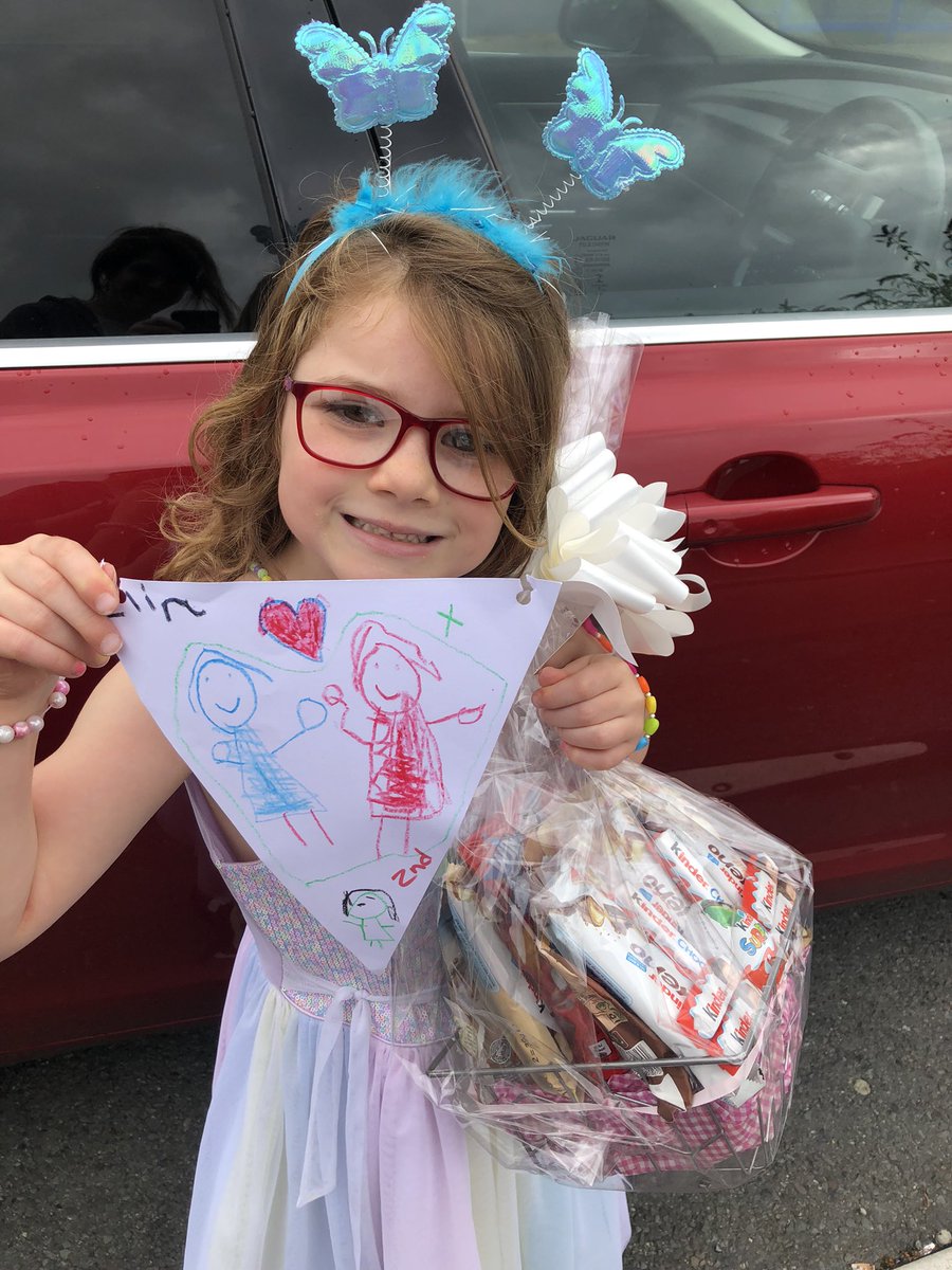 Mrs_Brake's tweet image. Big thank you to Veg of Evans for this lovely prize, after E drew a picture of our local hero @LLPrice94 boxing in the Olympics. 🥊 #Tokyo2020 #SupportLocal @veg_of