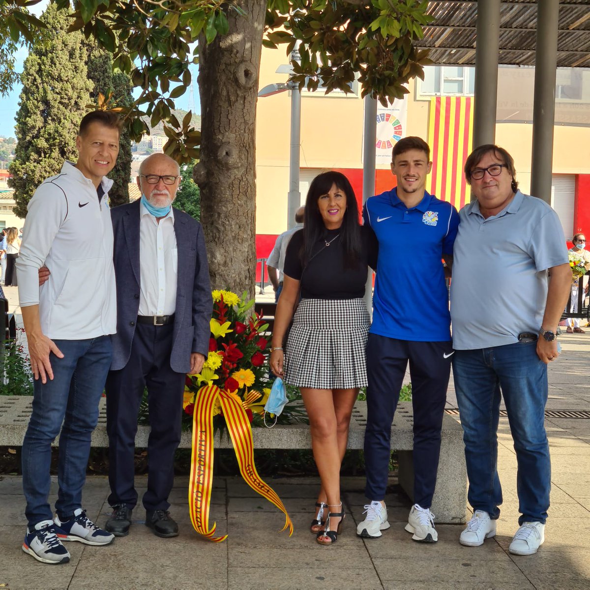 FundacioGrama's tweet photo. La Grama present a la ofrena floral de la #Diada2021 de #Catalunya.
📝 https://t.co/UO9oqHGUkM
Feliç Diada a tothom!!
#SantaColoma #FundacióGrama #Grama #Gramenet #DiadaNacionaldeCatalunya https://t.co/cFTCa64WOD