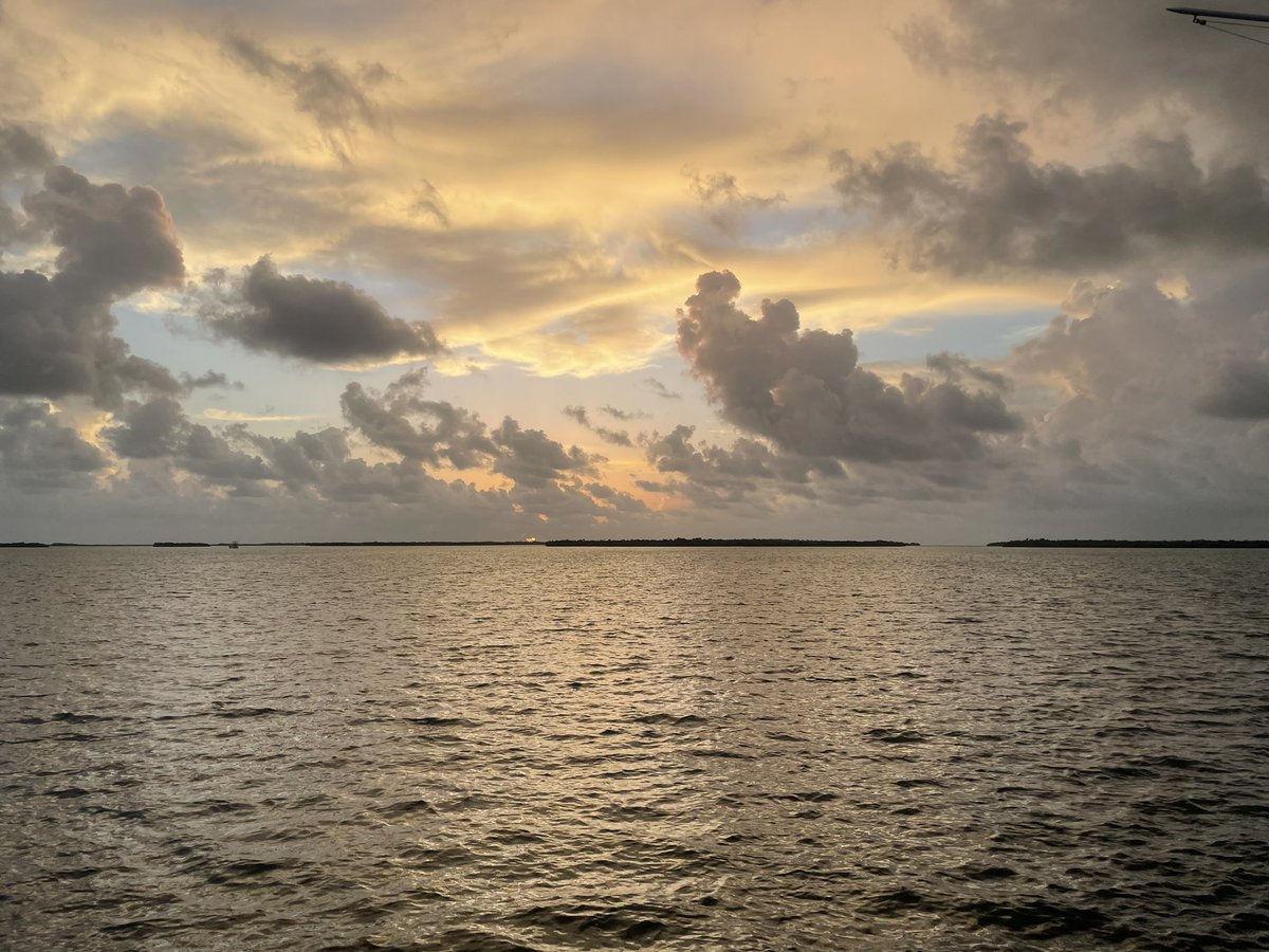 Lookstarter's tweet photo. A wee crack of sunrise this morning and a breeze! We remember 911. All thoughts on the surviving families. #sunrise #sunrisephotography #mobilephotography #nature #naturephotography #floridakeys #keywest #sebtember #911 https://t.co/Au16PgrTiL