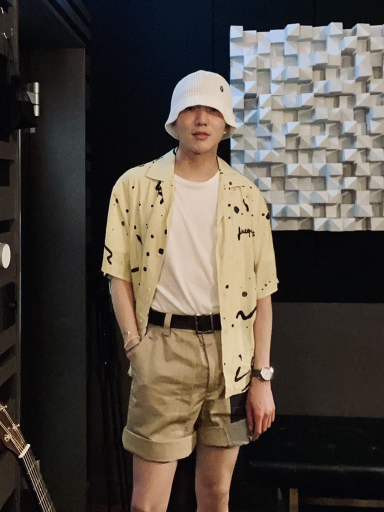 official_yoon_'s tweet photo. 새가수 함께 봐주실거죠??? 💙 https://t.co/1FnGocu1Ry