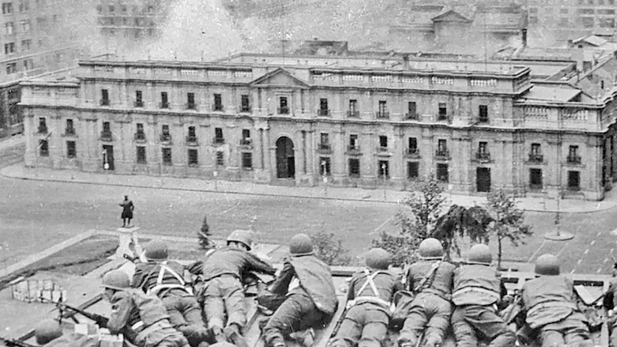pc_macul's tweet photo. En minutos, desde el facebook del @pc_macul y de @DonatoCamila, haremos memoria, siguiendo en tiempo real los dolorosos acontecimientos del #11DeSeptiembre de 1973. Construir memoria es fundamental para seguir luchando colectivamente por verdad, justicia y reparación. https://t.co/xaO2jaVaoK