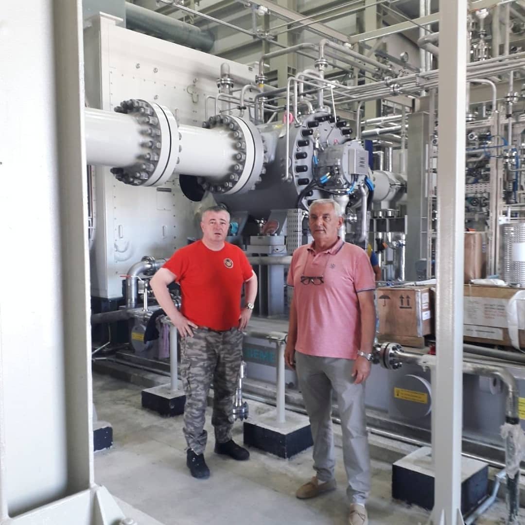 POdborSPS's tweet photo. Danas malo na kompresorskoj stanici.  🏭

Ne treba dugo odsustvovati sa terena. 🪛🛠🔧

Završna testiranja. 📈

Završni sloj asfalta.  🚜

Do pobede! 

#dušanbajatović #dusanbajatovic #sps #socijalisti #dopobede #kompresorskastanica https://t.co/BYnVILkXcl