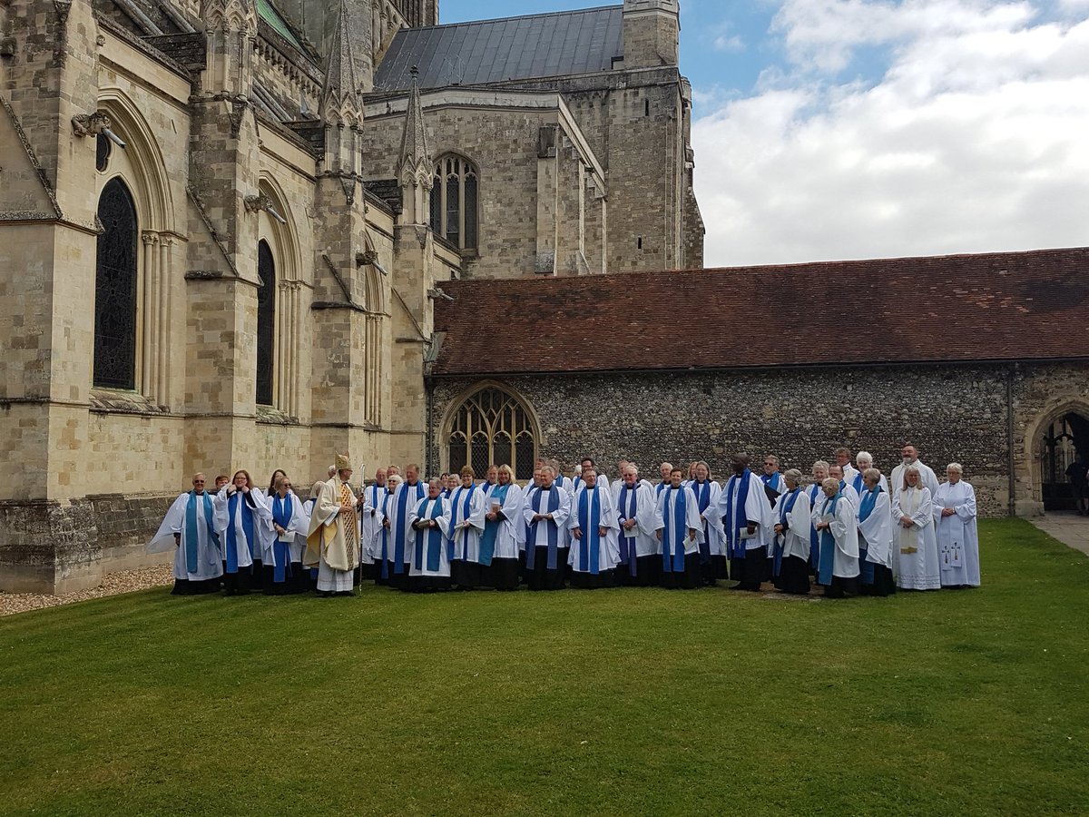 New ordinands (and others) <a href="/ChiCathedral/">Chichester Cathedral</a> service today. <a href="/EmilyKJeffery/">Emily Jeffery</a> <a href="/BBCSussex/">BBC Sussex</a> <a href="/AStrangwayes/">Alex Strangwayes-Booth</a>