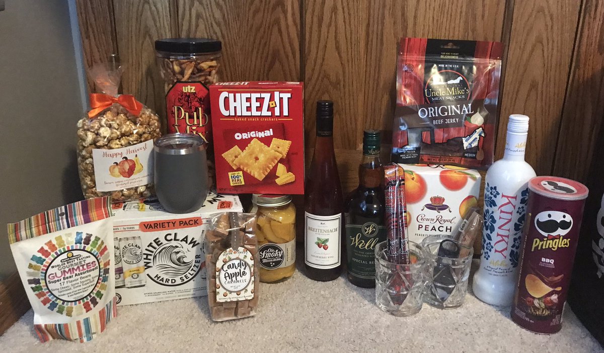 ALAnkrom's tweet photo. Who wants a chance to win all the goods? $10 donation will get you a chance and help support one of the sweetest little boys.🧡🎃 https://t.co/JRSWI0zSK5