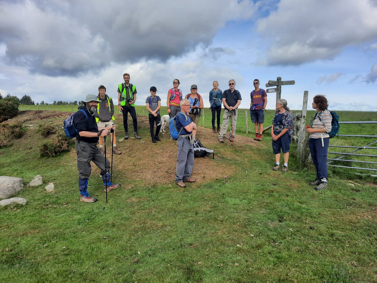 OffasDykePath's tweet photo. The #BigWelshWalk and #offasdykepath50 meet #OffasDyke on Rushock Hill @RamblersCymru @NationalTrails @LDWA1 @NatResWales @NaturalEngland @offasdykecentre @ODCollaboratory @howardmrw @MidWalesMyWay @visitknighton @PowysCC #walking https://t.co/gzDDLJ6tv9