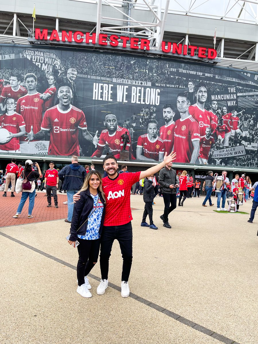 Castro1021's tweet photo. After 17 hours of flying…
3 hours of sleep…..
1 delayed flight…
1 missed flight.

WE’VE MADE IT TO MANCHESTER!! https://t.co/pXXpTZUIun