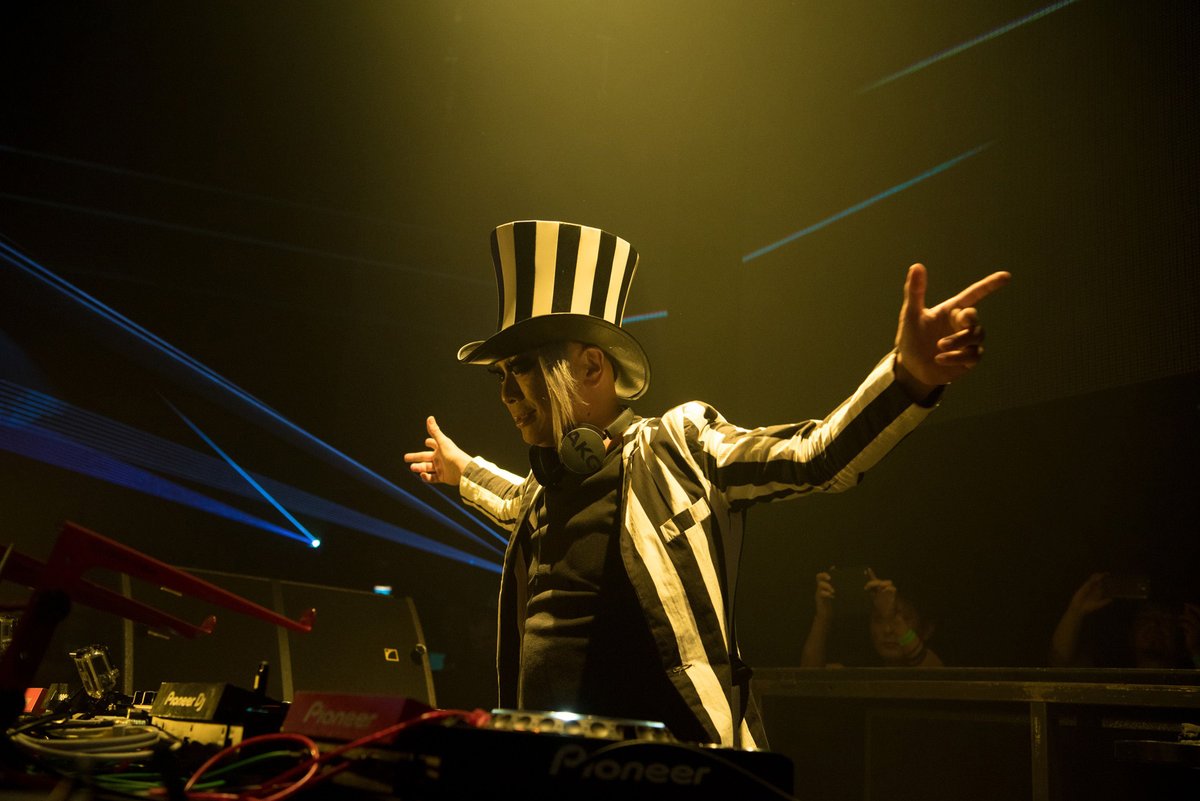 ageHa_Tokyo's tweet photo. 【agefarre 10周年 10時間スペシャル。ラインナップ発表!!】
伝説的モンスターパーティー「agefarre」が10月10日日曜に10時間におよぶ10周年スペシャルパーティーを開催!! 壮大なスケールと唯一無二の一体感で、記憶と記録を更新し続けてきた伝説的パーティーのフィナーレから目が離せない!!
#agefarre https://t.co/aDRcE7olrg