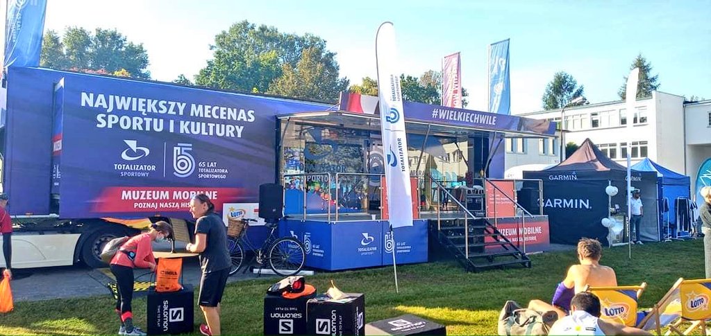 totalizator_sp's tweet photo. Trwa #1mila🏃‍♀️🏃‍♂️ na warszawskim #AWF.ie👍 Zapraszamy do strefy #LOTTO, w której czeka na Was nasze jubileuszowe #MuzeumMobilne😎❗
ℹ #TotalizatorSportowy jest Partnerem wydarzenia. #GramyDlaSportu #WygrywamyRazem #WielkieChwile https://t.co/34qnOzxdRg