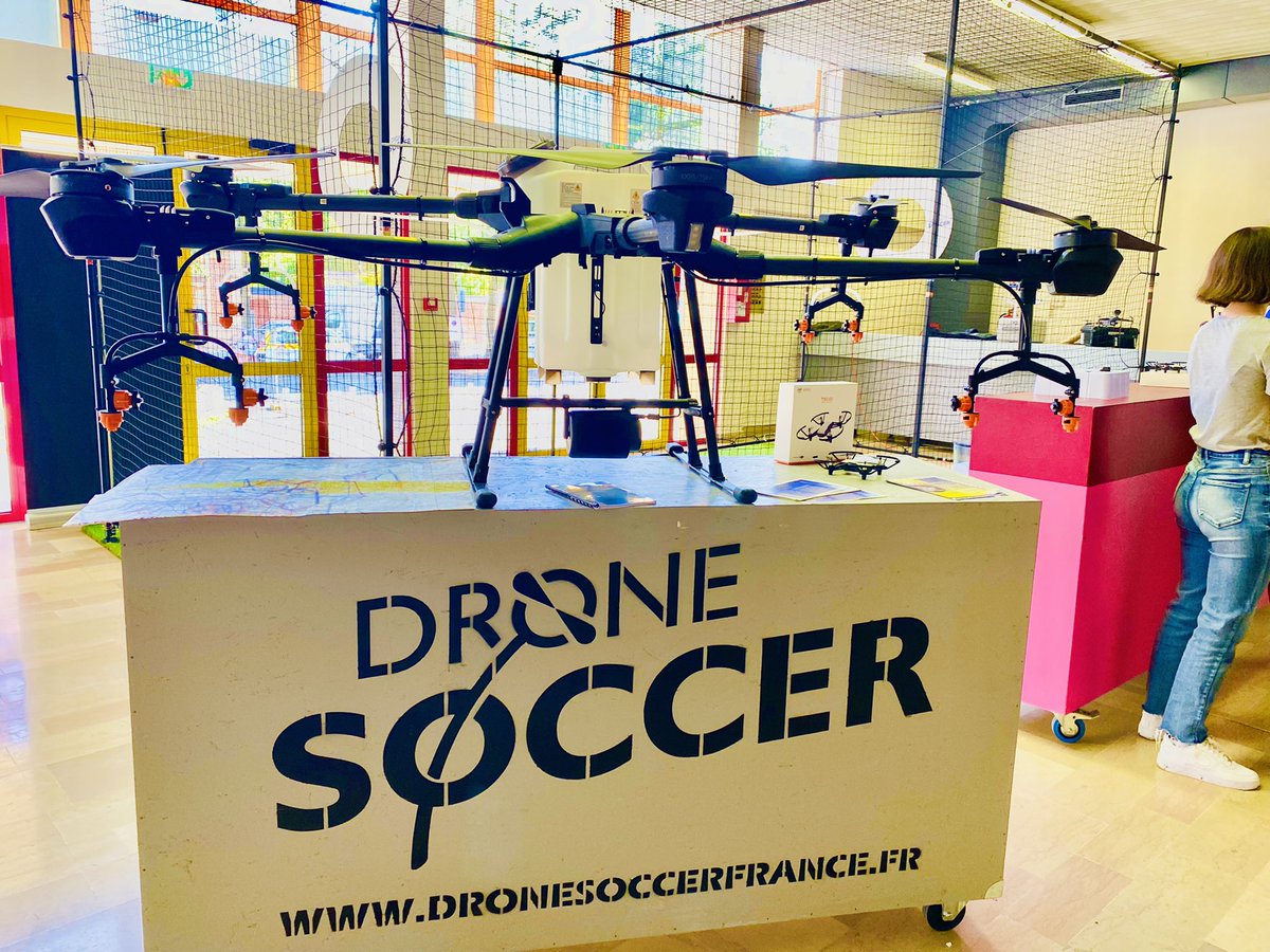Pie_Ferrari's tweet photo. ⭐️🕹🚁A #Arras, la fête du #sport c’est aussi notre Team #ESport @ObsessionGaming & des démo de #DroneSoccer avec notre partenaire @ecole_etel
👉Venez nombreux découvrir ces activités innovantes #SmartArras
📅11 et 12 septembre
📍Jardin du Gouverneur
#Arras #AdopteUnSport https://t.co/B7u2NSxVV5