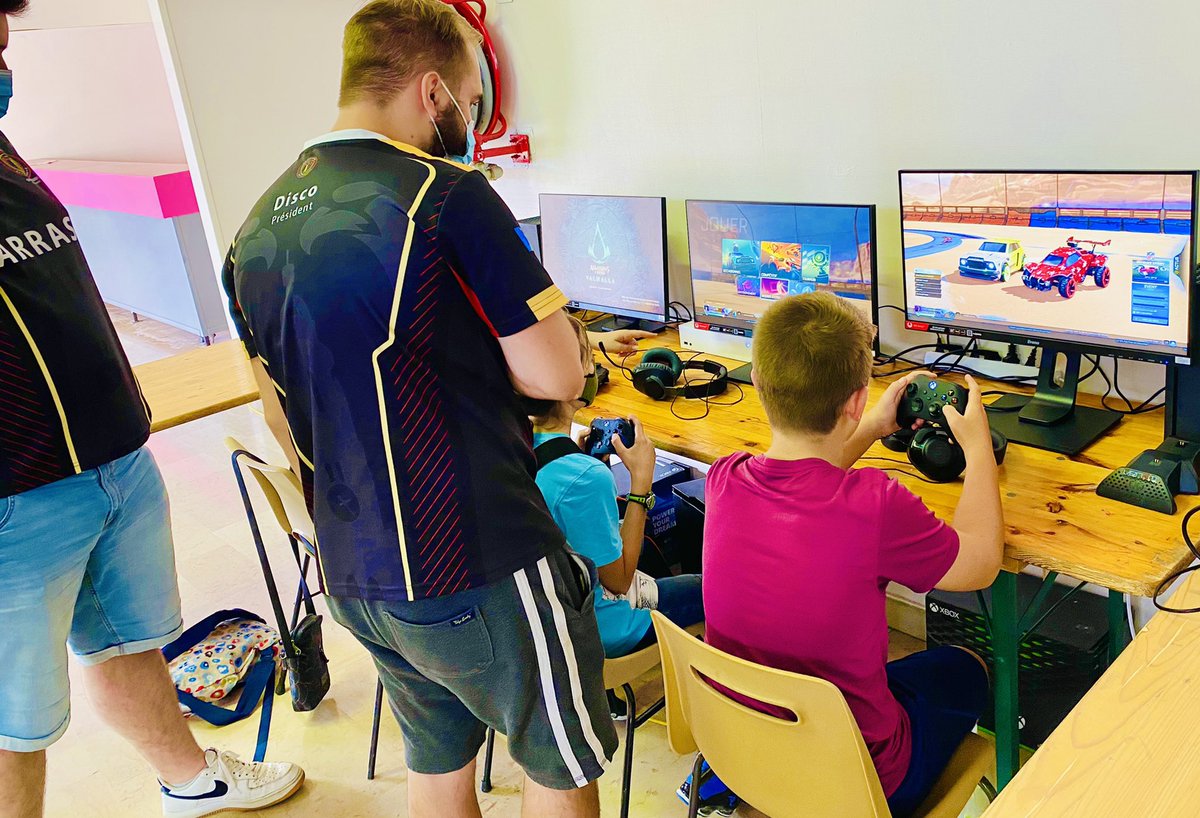 Pie_Ferrari's tweet photo. ⭐️🕹🚁A #Arras, la fête du #sport c’est aussi notre Team #ESport @ObsessionGaming & des démo de #DroneSoccer avec notre partenaire @ecole_etel
👉Venez nombreux découvrir ces activités innovantes #SmartArras
📅11 et 12 septembre
📍Jardin du Gouverneur
#Arras #AdopteUnSport https://t.co/B7u2NSxVV5