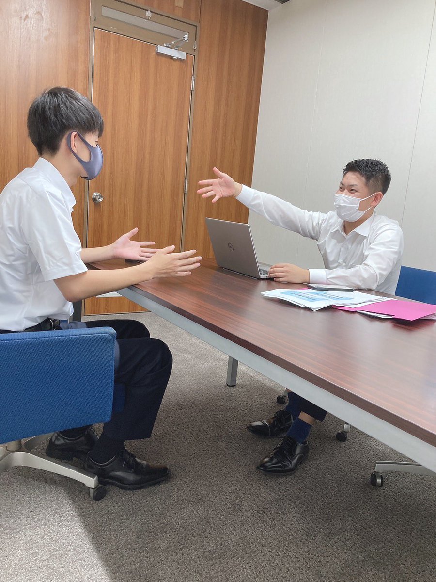 gi_zu3's tweet photo. 中間面談！！
みんなの成長がしっかり確認することができました！
#俺のTOKOを見ろ
#ドットジェイピー
#議員インターン https://t.co/CYB2wJOeYR