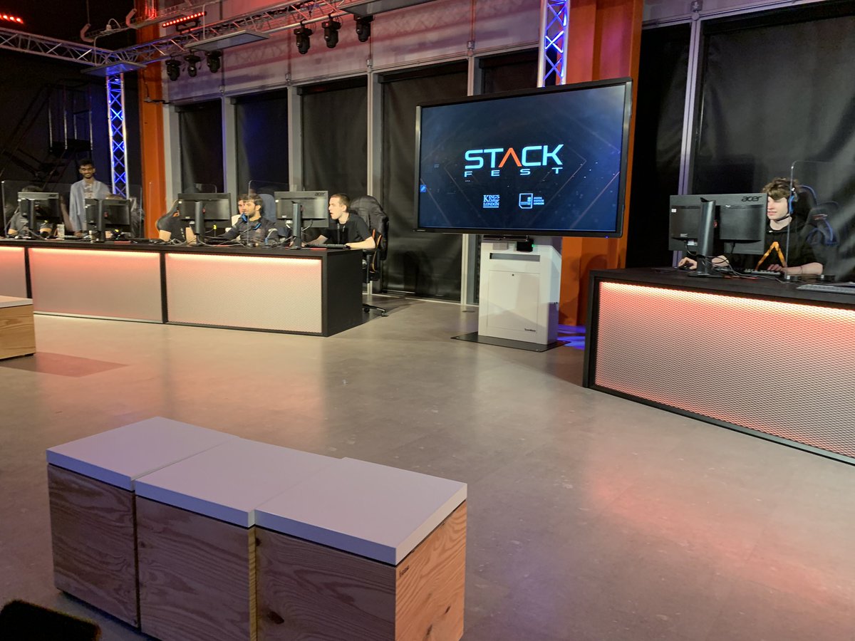 zathdos's tweet image. Me casting one day ;) #twitch #casting #stackfest