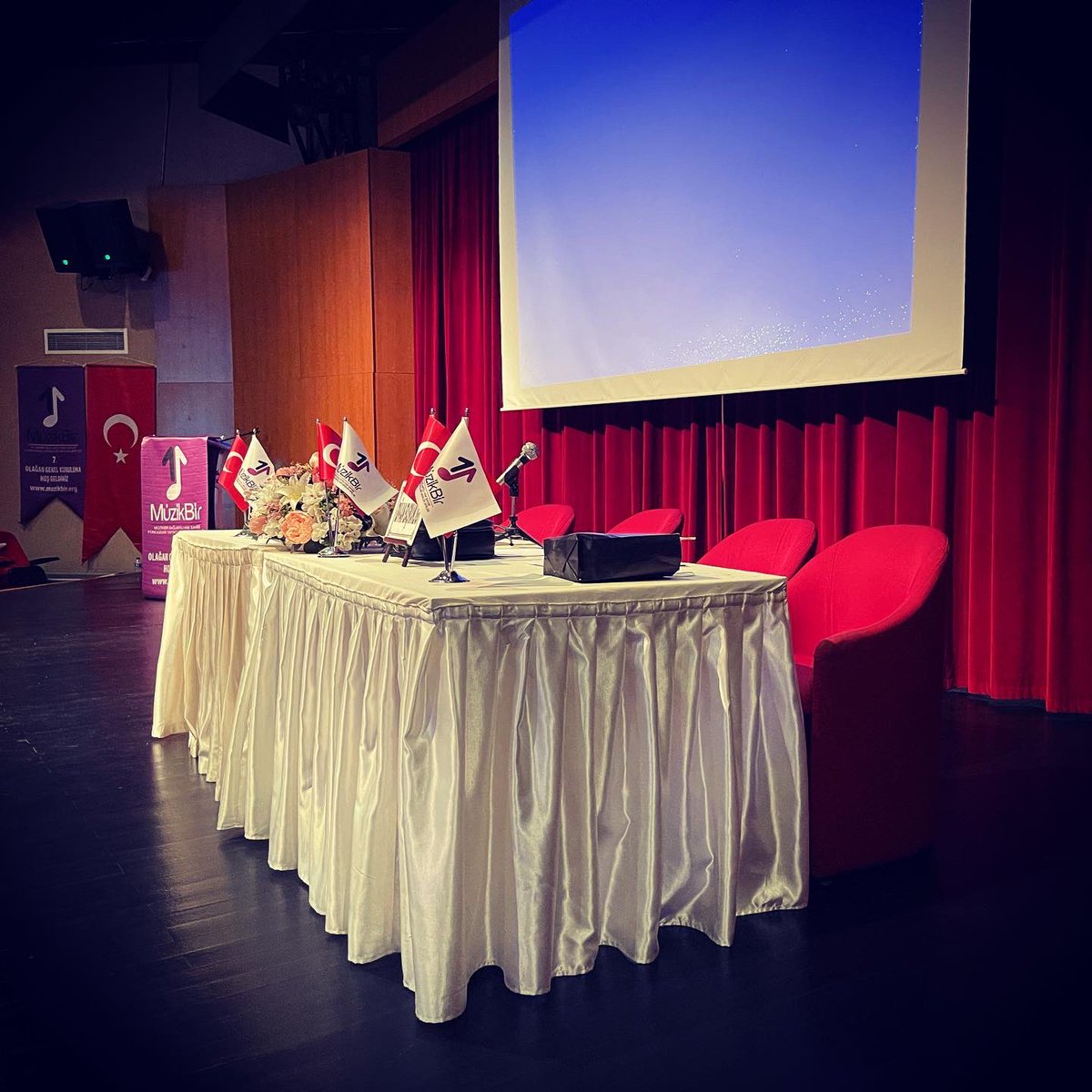 MÜZİKBİR 7. Olağan Genel Kurul Toplantımızı tamamladık. Başta Genel Başkanımız Sayın <a href="/esrefziya/">Eşref Ziya</a> Terzi Ağabeyime ve tüm Müzikbir ailesine teşekkürlerimi sunarım.