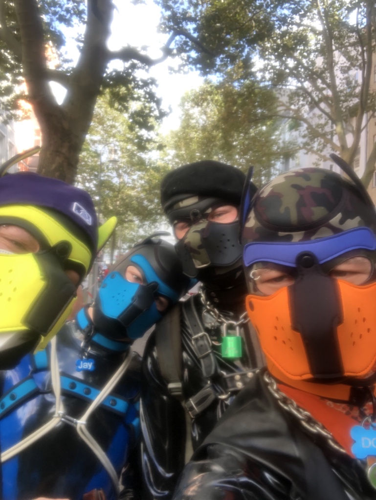 FetishGayl's tweet photo. Awoooo #Folsom2021 
w/ @doggy_rescue @DirtySideOfJ @Superlumpi_ https://t.co/WxCcNznSKX