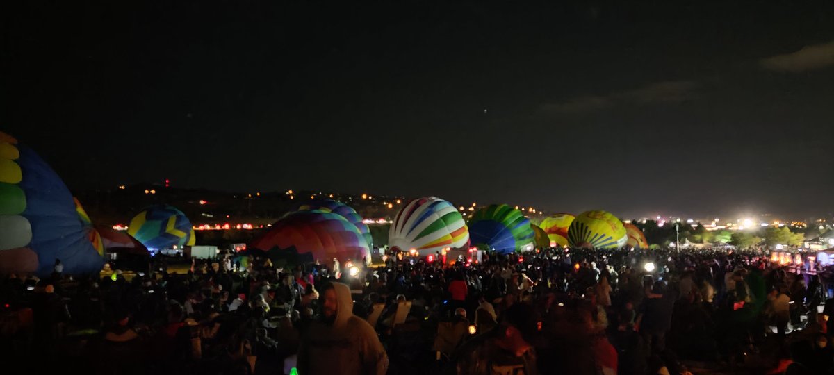 Že od treh zjutraj se na kup nabira na tisoče ljudi, da bomo gledal balone letet
