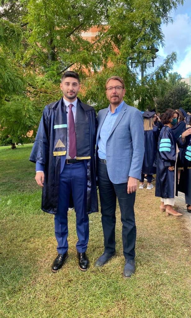 ubuyukhatipoglu's tweet photo. Oğlum M. Can Büyükhatipoğlu Yeditepe Üniversitesi Hukuk Fakültesinden geçen yıl mezun oldu.Yüksek lisansının birinci yılını bile tamamladı.Ancak Pandemi nedeniyle yapılamayan mezuniyet törenine bir yıl gecikme ile bu g��n katıldık. Başarılar diliyorum Can oğluma. @CBuyukhatipoglu https://t.co/hBUxuTnncv