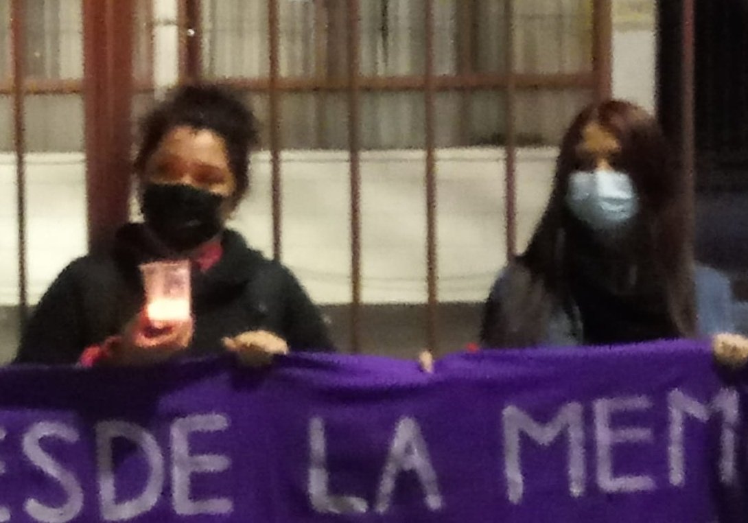 rosarioxstgo's tweet photo. Con la ruta de la memoria por @Barrio_Yungay, recorrimos los espacios de organización, resistencia y violación de los derechos humanos. Con las concejalías por la memoria, construimos futuro.
#SantiagoTieneMemoria 
#Septiembre https://t.co/1Y4CfFGveY