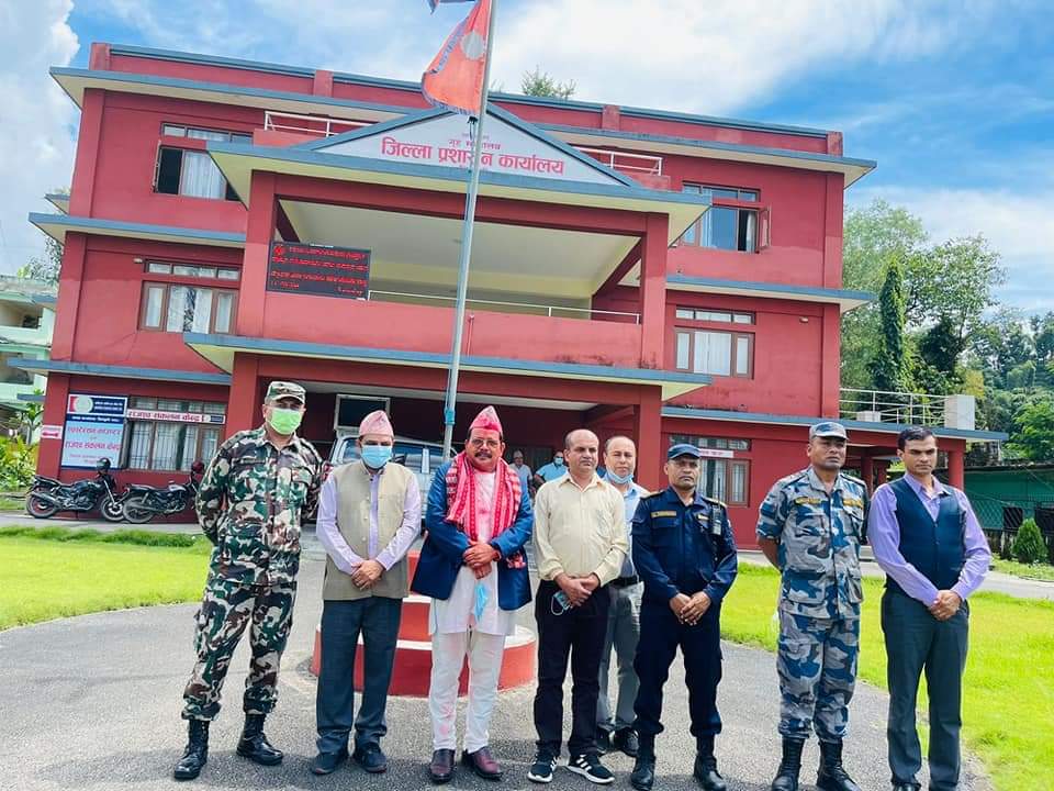 strameshh's tweet photo. बागमती प्रदेश सरकार अल्पमतमा हुदाहुदै विस्तार भएको प्रदेश सरकारको मन्त्रीको गृहजिल्लामा हेर्नुस सान । https://t.co/lBeltKAoaE