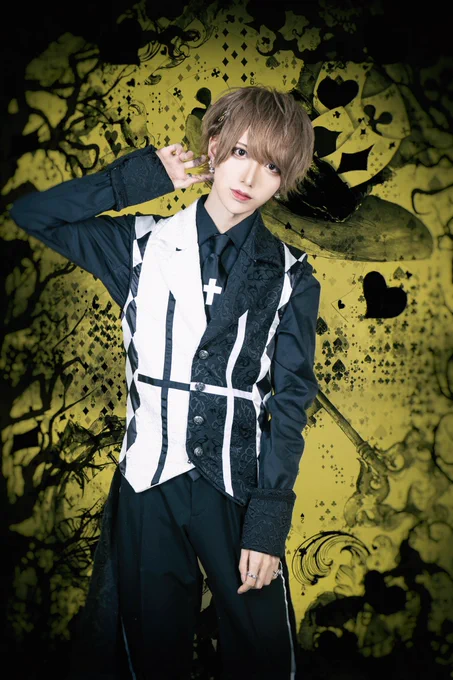 【新アー写公開④】

▶︎あまとくん @brdr_amato 
▶︎担当カラー 黄

#ベアドア
#ベアードアード

800RTでNext member公開...!!! 