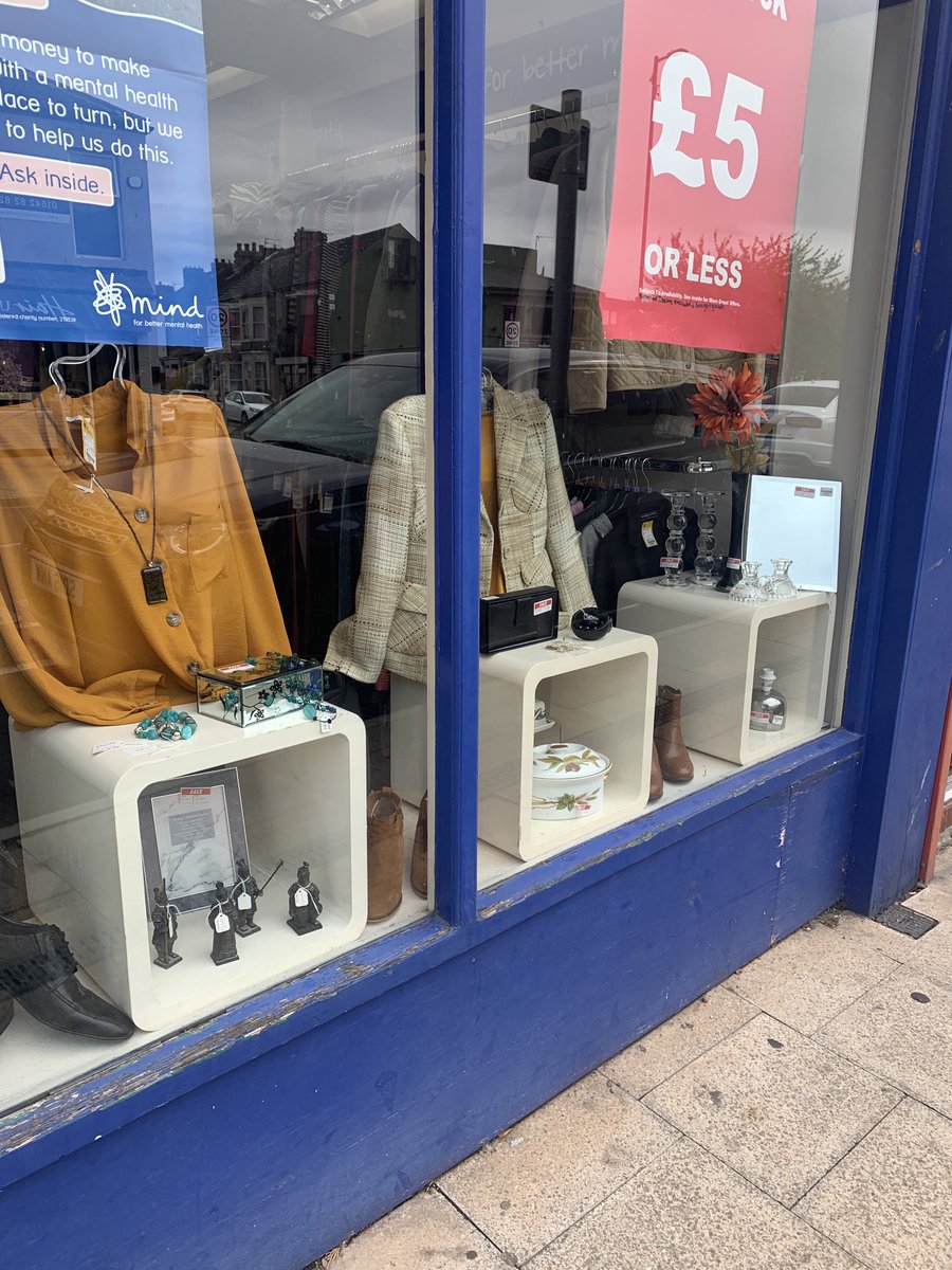 MiddlesbroMind's tweet photo. Autumn has arrived in Linthorpe MIND 🍂👢🌂 https://t.co/29oTZertXO
