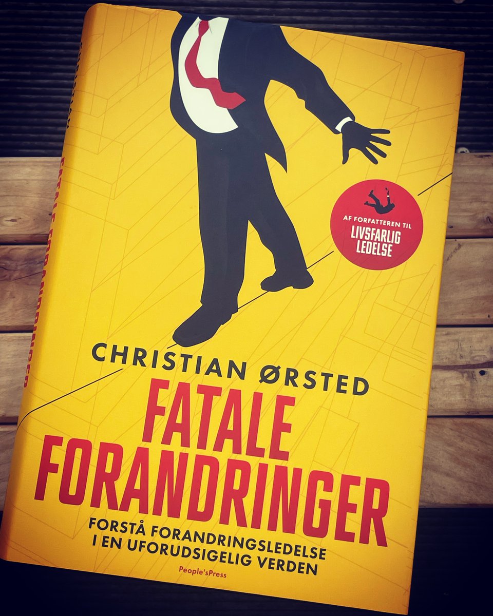 Jeg er vild med tilgangen, retorikken og dybden, og ”Fatale forandringer” af <a href="/ChristianOrsted/">Christian Ørsted</a> er vel nærmest én stor pointe fra ende til anden: bit.ly/3EiCdUu #litteratur #bøger <a href="/forlagetpeoples/">People's</a>