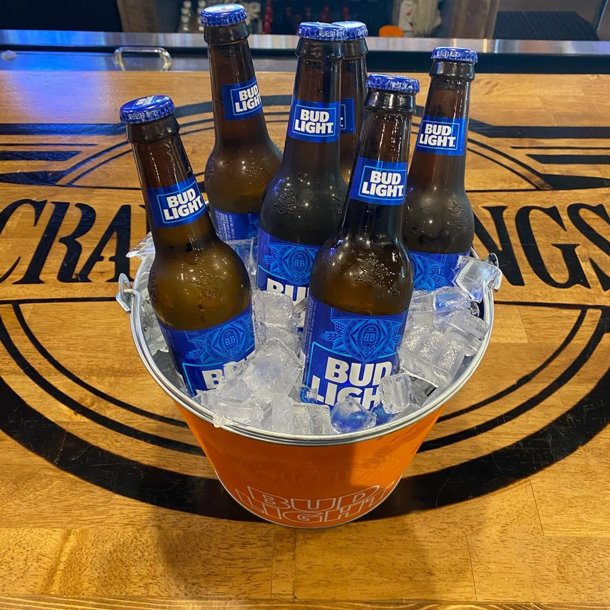 Craven Wings says GO VOLS, beat Pitt! 🏈🏈
And there's nothing better for your Tailgate get-together than Craven Wings - the best wings in East Tennessee. 🍗🍗
OR...enjoy the game on one of our 26 HUGE screens.
Dine-in, Take-out or delivery.
Fresh, Never Frozen.
#GoVols