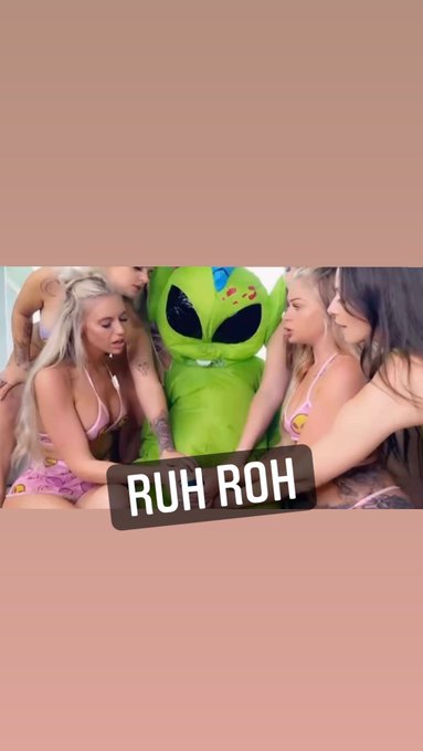Alien orgy WHAAAAT guess who played the alien 👀👽🙈 - try a free trial on my new site https://t.co/I6M