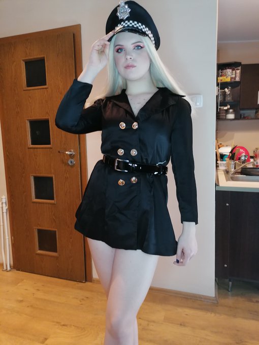 Watch KinkyNavlia's leaked NSFW photo on TwXstars