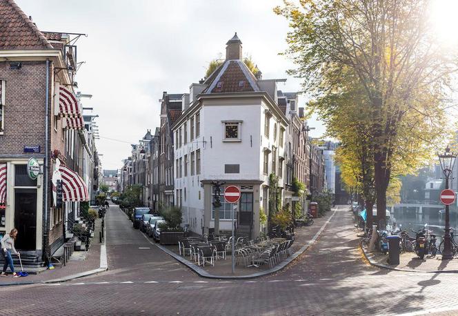 Streets change. They always have and always will.
It is up to us to decide the direction of that change!

~Amsterdam, Thorbeckeplein &amp; Tweede Weteringdwarsstraat (1970 - now)