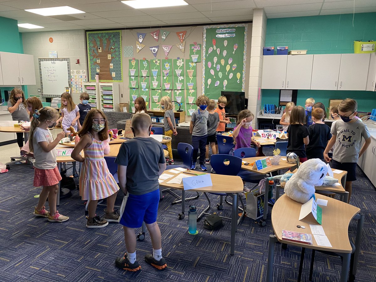 moore2luvnfirst's tweet photo. Our WM first graders made lots of connections at our “Me Museum”.  Thanks @misterhanlon @missschoonover and Mrs. Parrish’s classes.  We enjoyed touring your rooms too!#buildingclassroomcommunity #wmlearn https://t.co/CNLTzLxCKV