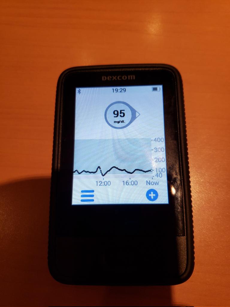 clearbrew4's tweet photo. #Dexcom6 を使い出して1ヶ月が経過。
#リブレ と比較して、自動で測定してくれるのは便利。
低血糖、高血糖でアラームも鳴るから、気付くのも早いし。
それからセンサーの取り付けも簡単と言うか軽い押し込みで装着できるので楽。
これが血糖コントロー���に繋がると良いな。😌 https://t.co/3tjcOoCR1S