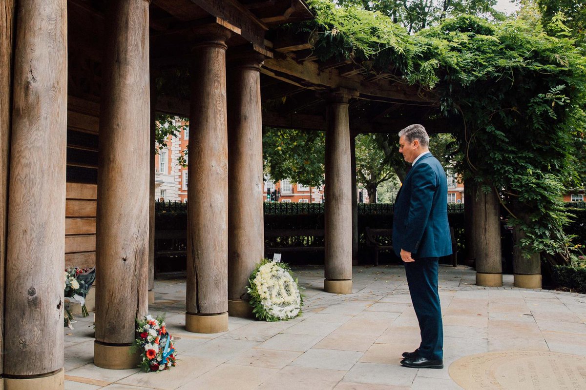 Keir_Starmer's tweet photo. I paid my respects to the victims of the 9/11 attacks at the Memorial Garden in Grosvenor Square.

Nearly 3,000 lives were taken, more than 6,000 people were injured and to this day their loved ones carry pain in their hearts.

Today, and every day, we honour and remember them. https://t.co/3znmsZaBlL