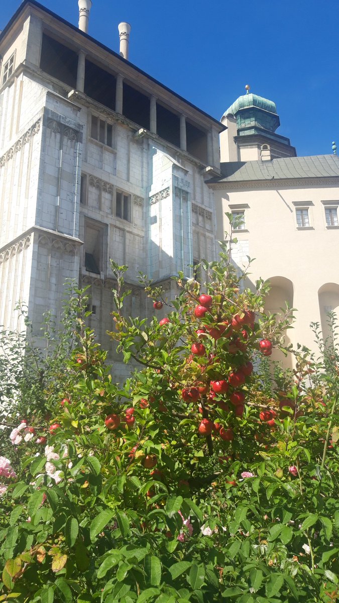 ARCHITECTURE SPHERE: Wawel's Royal gardens with a view of Dutch Tower and Hen's Foot Tower. #cityguidekrakow #citybreakkrakow #sightseeingkrakow