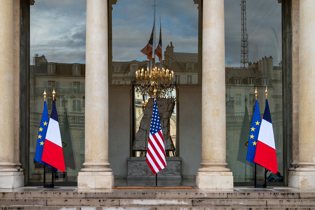 Elysee's tweet photo. Ensemble. Together. https://t.co/V3OmRdi2kh