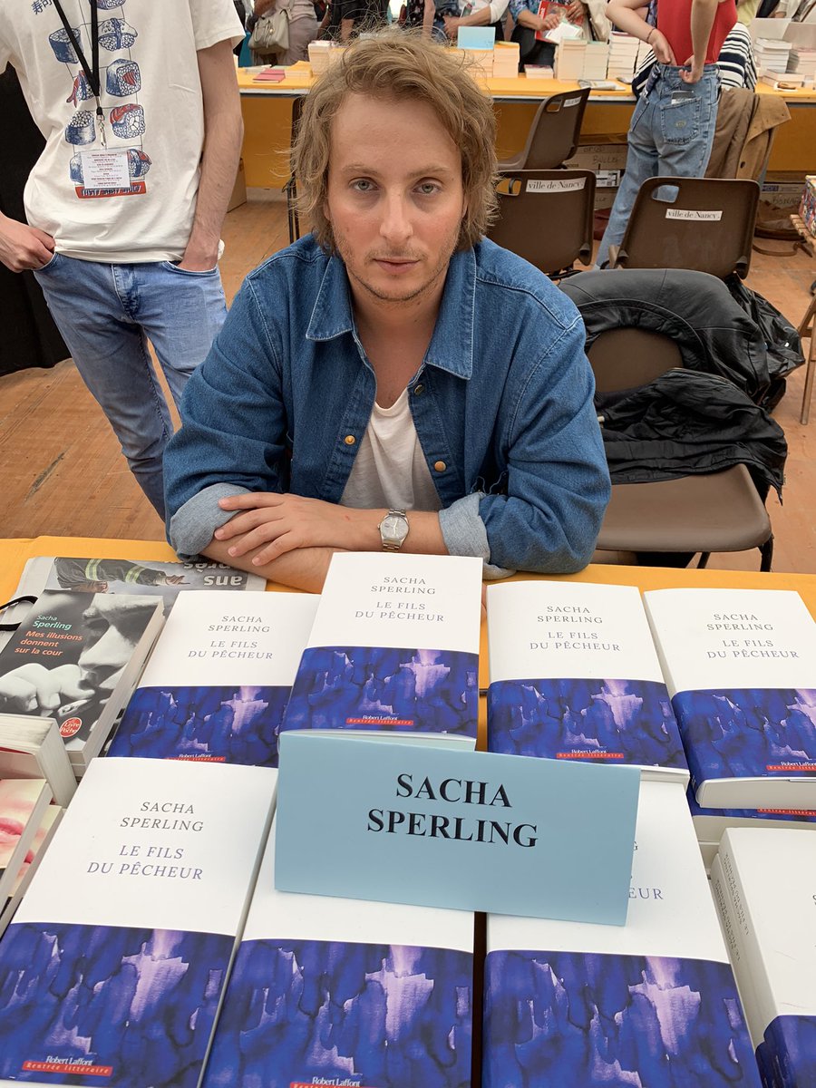 robert_laffont's tweet photo. 🔵 #RentréeLittéraire #Rencontre 🔵

@SachaSperling est au salon @Livresurlaplace @VilledeNancy 

📕 LE FILS DU PÊCHEUR @SachaSperling https://t.co/51fGi2zs4l
