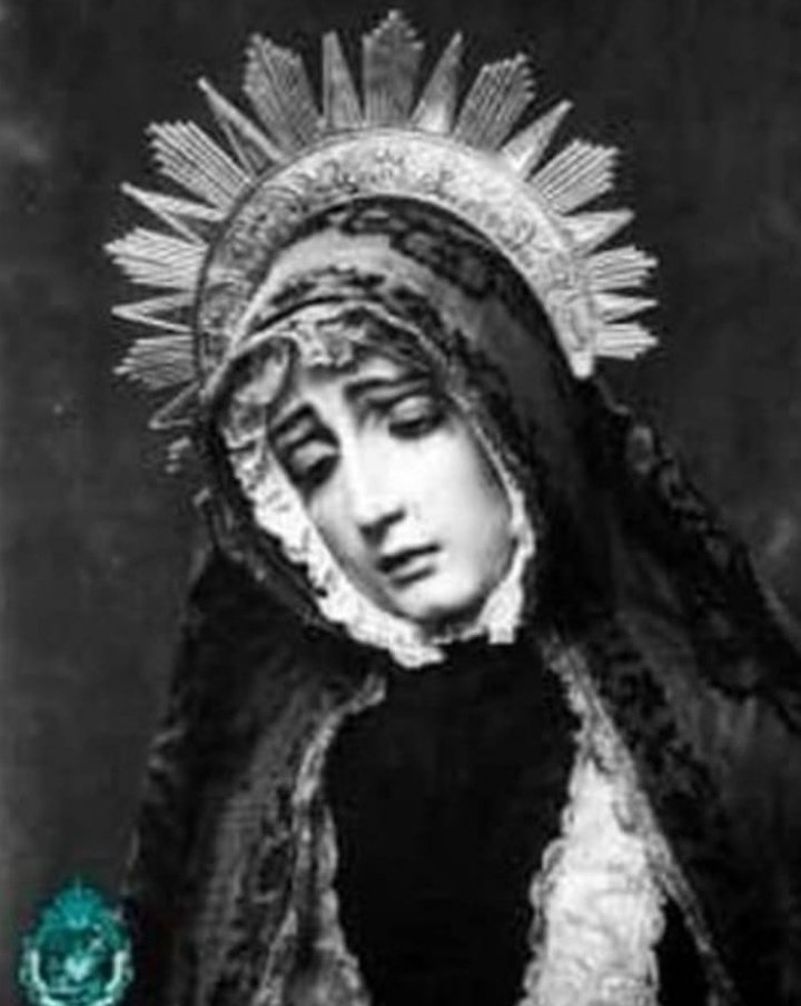 cirialgrx's tweet photo. #Fotosantiguas, la Virgen de la Esperanza.
#esperanza #esperanzacoronada #verdedeesperanza #granpoderyesperanza #martesanto #cirialgranadino #fotosantiguas #granada https://t.co/DbwQxze3dC