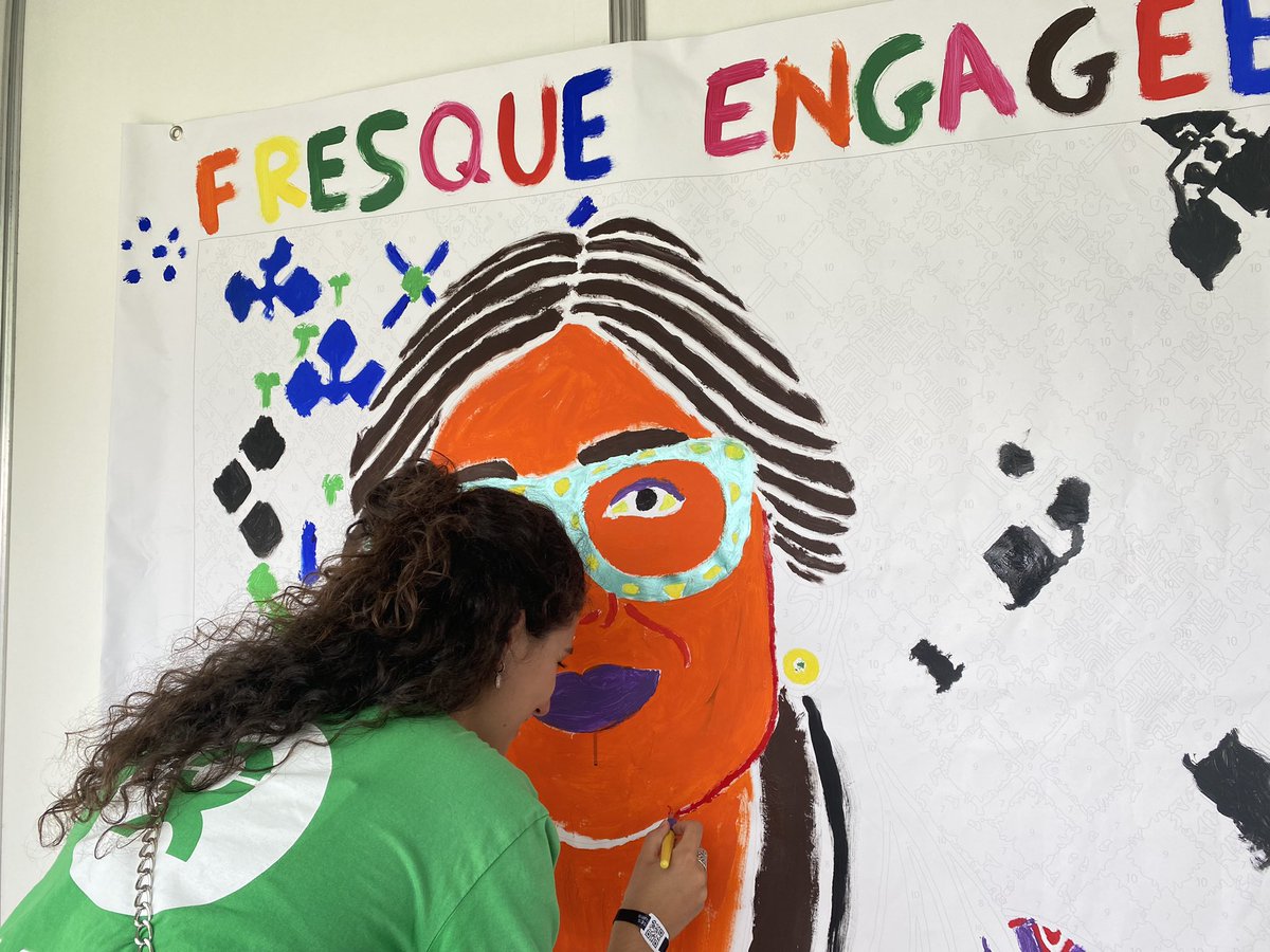 vo_mathilde's tweet photo. Hello @MeeraGhani @oxfamfrance is sharing your story while panting your beautiful portrait made by Maanya Dhar to french people at  @FetedelHumanite 💚✊🏻 https://t.co/oDNacnp9Lk