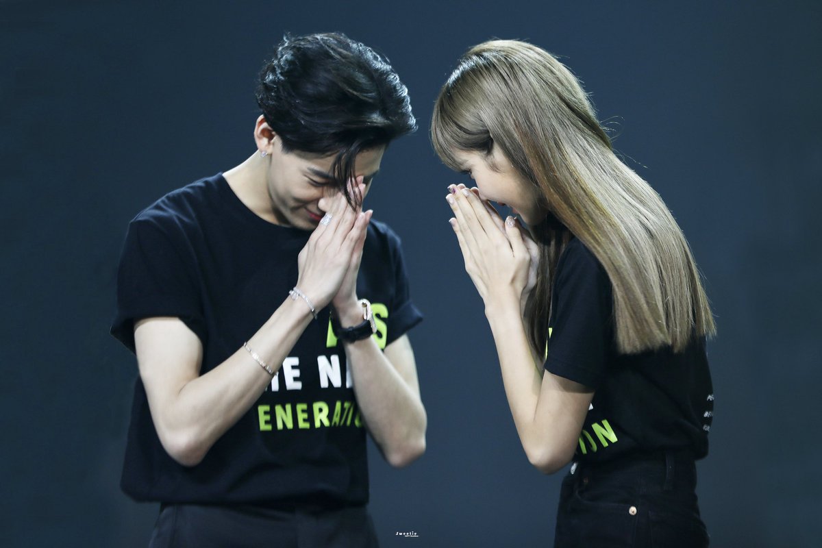 แบมให้เกียรติลิซ  ลิซให้เกียรติแบม    เด็กๆเคารพพี่คุณ พี่คุณก็เอ็นดูและชื่นชมเด็กๆ  น้องๆทุกคนที่อยู่เกาให้เกียรติซึ่งกันและกัน  วันว่างก็นัดกินอาหารไทยกินส้มตำ  เขารักกันดีให้กำลังใจกัน แต่แปลกนะที่อีคนนอก หรือพวกสื่อต่างๆ มักสาดคำร้ายๆใส่ความสัมพันธ์ของพวกเขา 
#แบนมดดํา