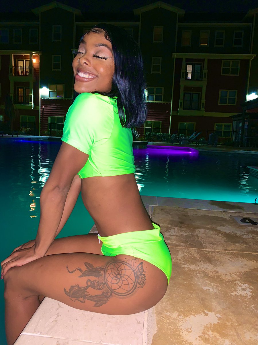 that_chyna's tweet photo. LAWD MERCRY 😍 https://t.co/hFhjF5IIMc
