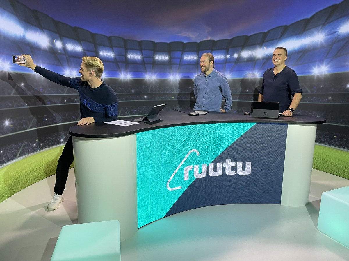 Futiskierros alkaa just nyt <a href="/RuutuOnside/">Ruutu Onside</a>. Sometus on kovaa, toivottavasti kierros vähintään yhtä kova. Tervetuloa mukaan! Pääpeli <a href="/FCInterTurku/">FC Inter Turku</a>  vs <a href="/hjkhelsinki/">HJK Helsinki</a> with <a href="/JanneOivio/">Janne Oivio (@janneoivio.bsky.social)</a> <a href="/karhutero/">Tero Karhu</a> #Veikkausliiga