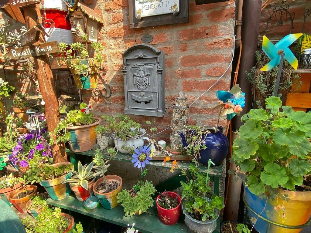 igers_Ferrara's tweet photo. Iniziamo dal giardino 45 di Piazza San Giorgio 54c; un giardino magico e soprattutto abbiamo scoperto che è il giardino degli artisti Magalot e Marò 😍
.
.

#igersferrara #internoverde #internoverde2021 #myferrara #turismoferrara #comunediferrara #inemiliaromagna #seemycityfe… https://t.co/56PKFj7vzv
