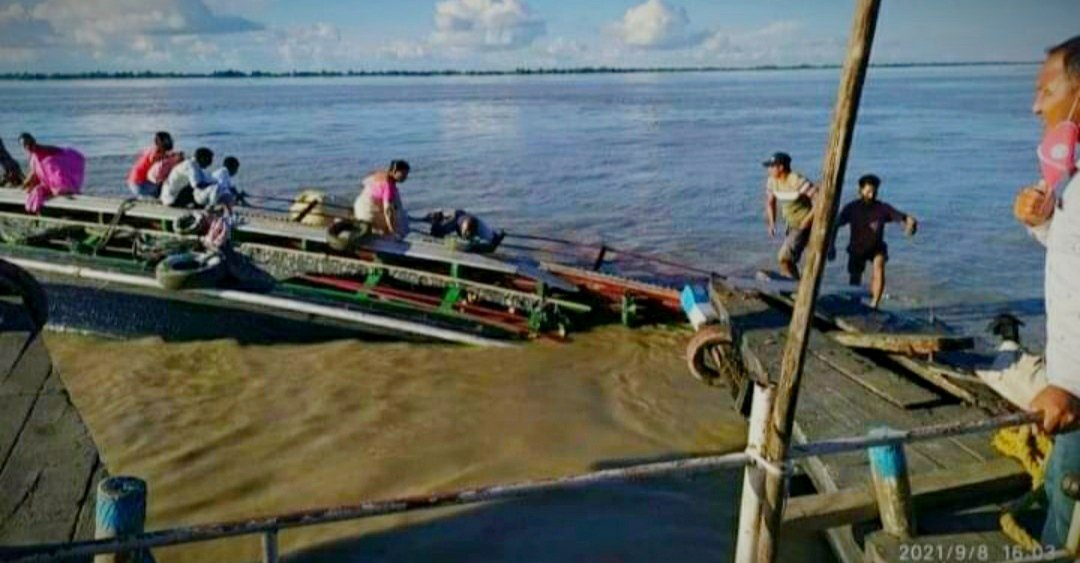 Manishatweeets's tweet photo. Did those innocent souls deserve a boat accident? And how many such accidents will happen? We need a bridge 
#MajulianNeedABridge 
#NoBridgeNoVote 
@himantabiswa
 @narendramodi
 @sarbanandsonwal
@BimalBorahbjp
 @DcMajuli
 @atanubhuyan @aajtak @ZeeNewsEnglish https://t.co/yb9zrwWqB5